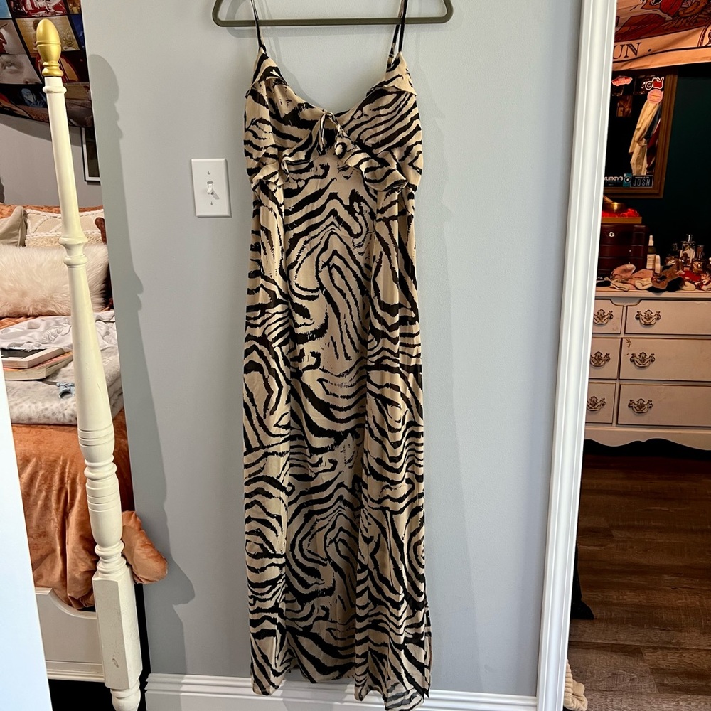Sleeveless zebra print cream maxi dress